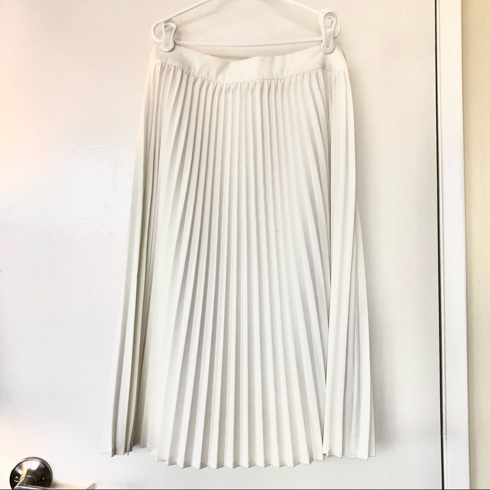 High Waisted Pleated Midi Skirt